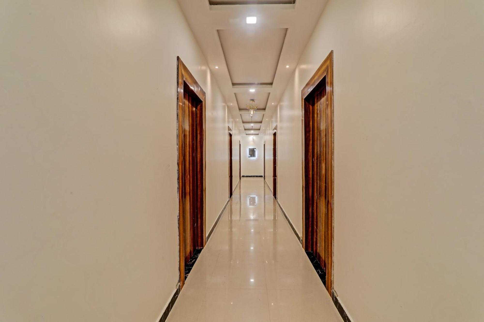 Hotel O Awadh International Bela Pratapgarh Kültér fotó